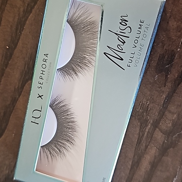HOL x sephora Lashes - Picture 4 of 4